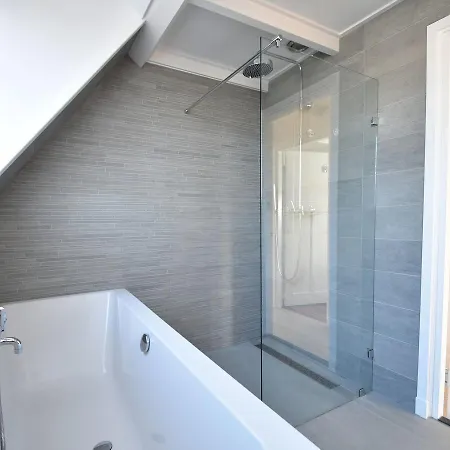 Modern Holiday In With Private Garden